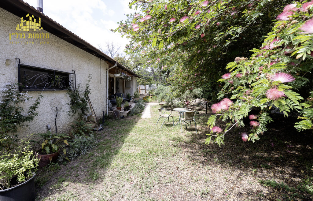 מגרש רחב ידיים 850 מ"ר למכירה בהוד השרון