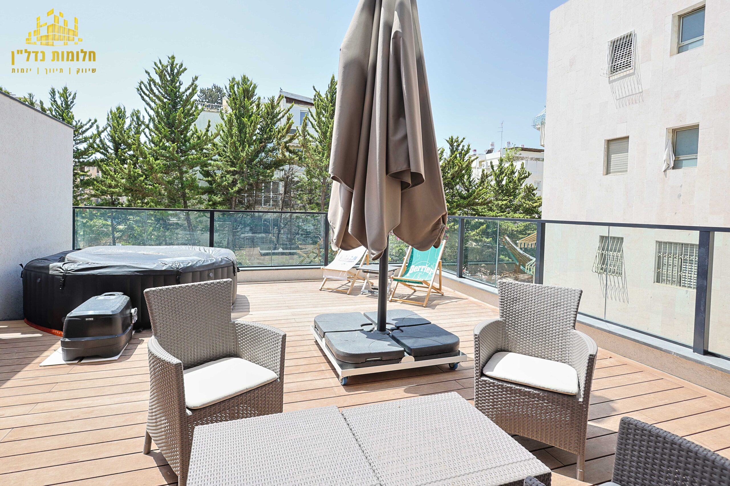 דירת 3 חדרים עם מרפסת 40 מטר למכירה ברמת השרון